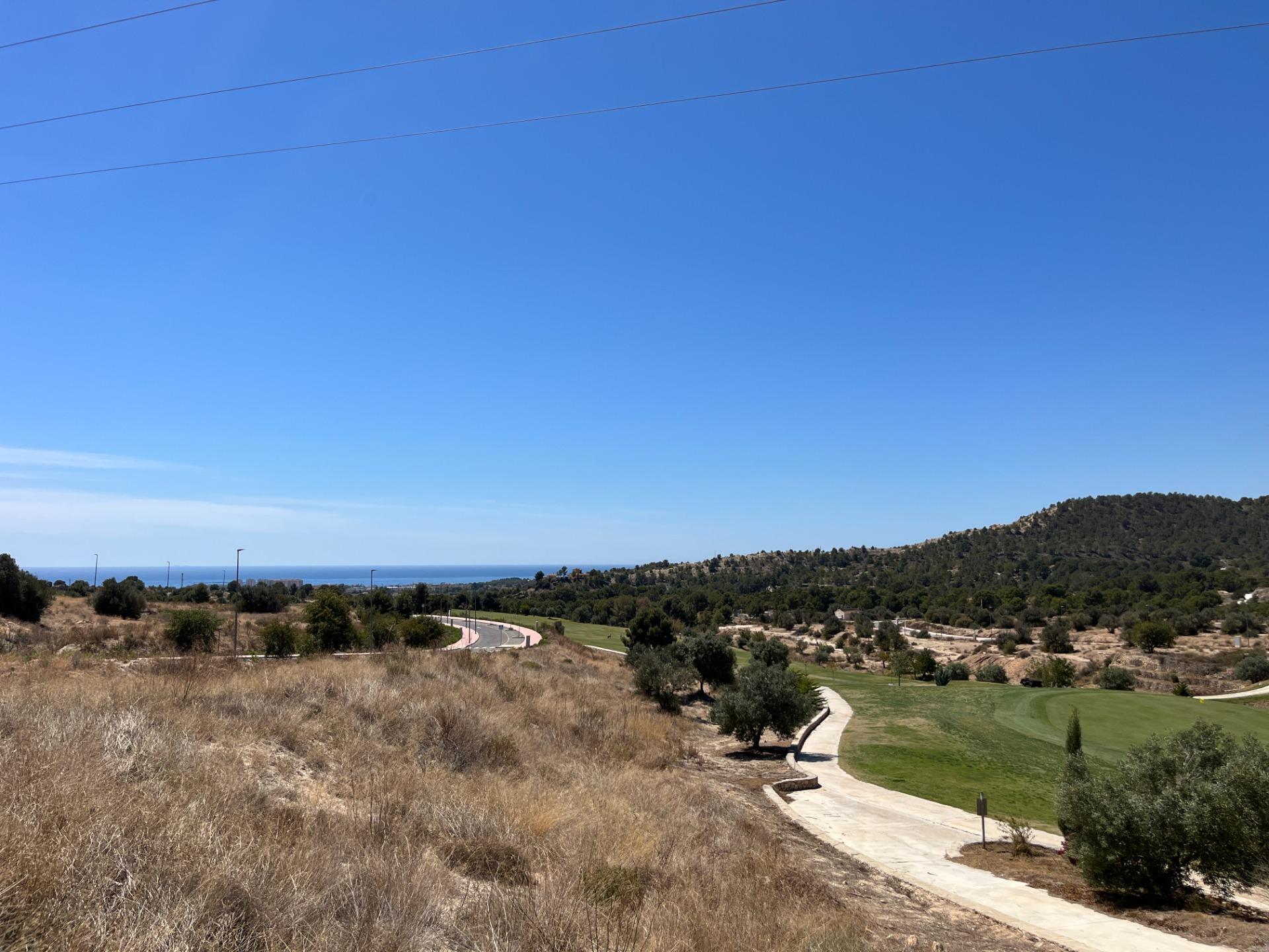 Parcela edificable junto a Puig Campana Golf