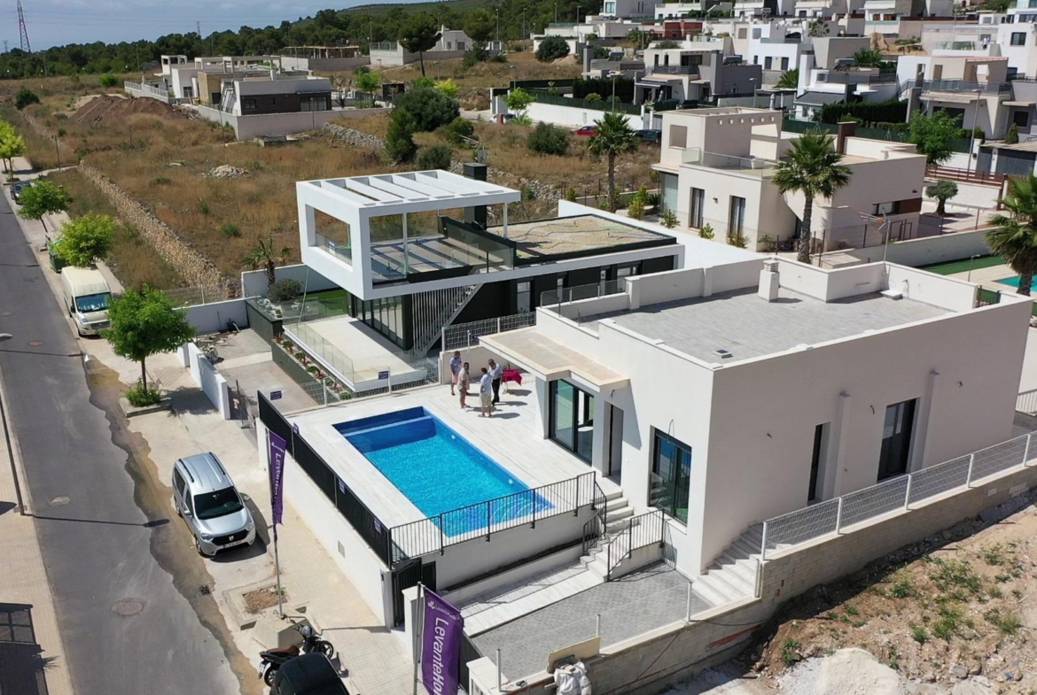 Independent villas with fully customizable pool