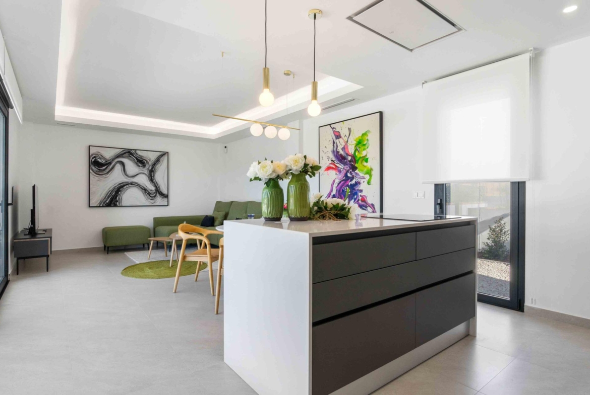 LUXURY VILLAS. NEW CONSTRUCTION. PILOT FLAT DONE.