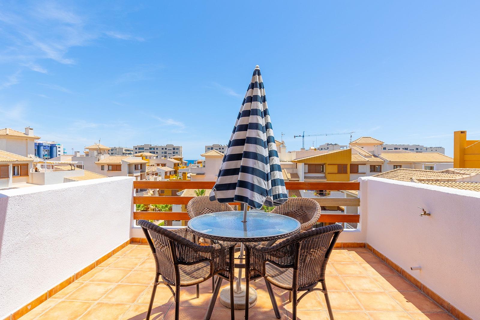 “LA RECOLETA” ATICO CON TRES TERRAZAS. GARAJE+TRASTERO. 2 DORM. 2 BAÑOS. 201 M2. PISCINAS.