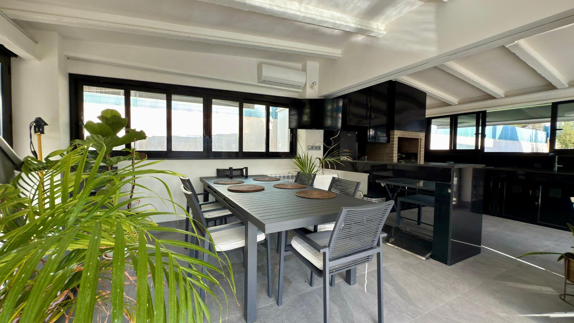 3-11-104 Detached villa with private pool and large plot