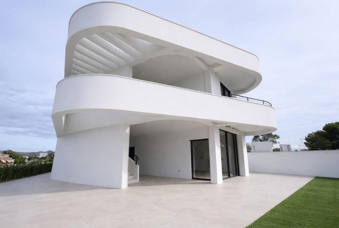 Exclusiva Vivienda Unifamiliar de Lujo en La Font – Entrega Prevista Septiembre 2025