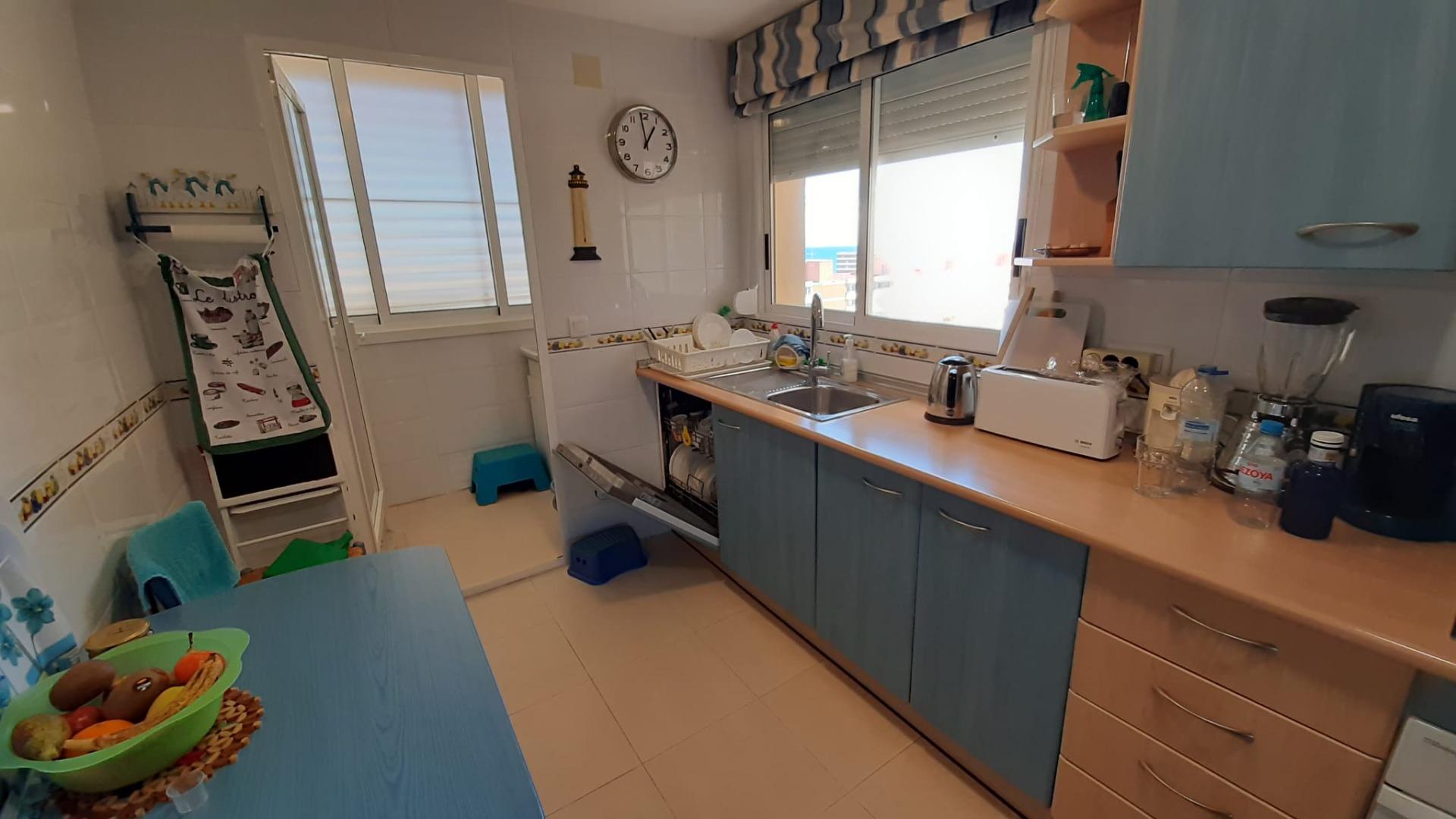Excepcional piso en 2ª línea en playa Muchavista con vistas panorámicas al mar y a la montaña
