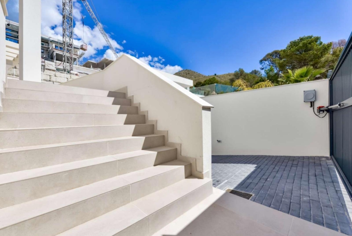 Nieuw gebouwde villa in Golf Bahía Luxe, ruimte en energie-efficiëntie