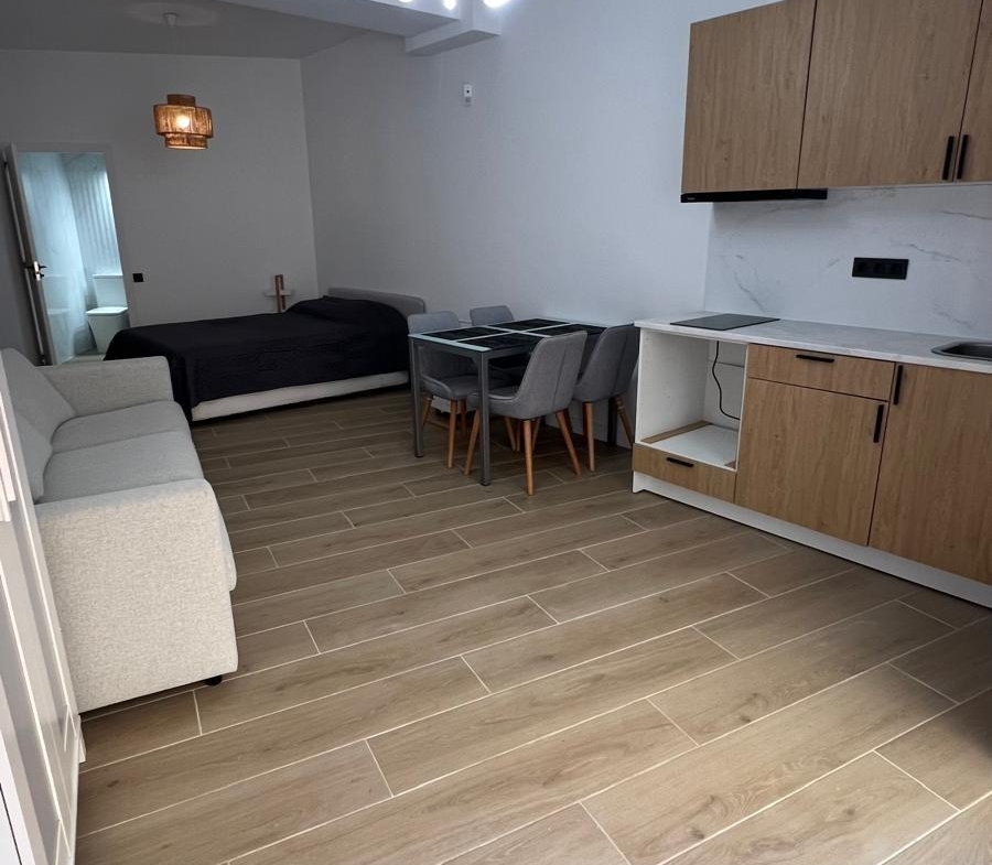 REFORMADO ESTUDIO A 300 METROS DE PLAYA LA MATA. CON SUPERFICIE 32 M2.