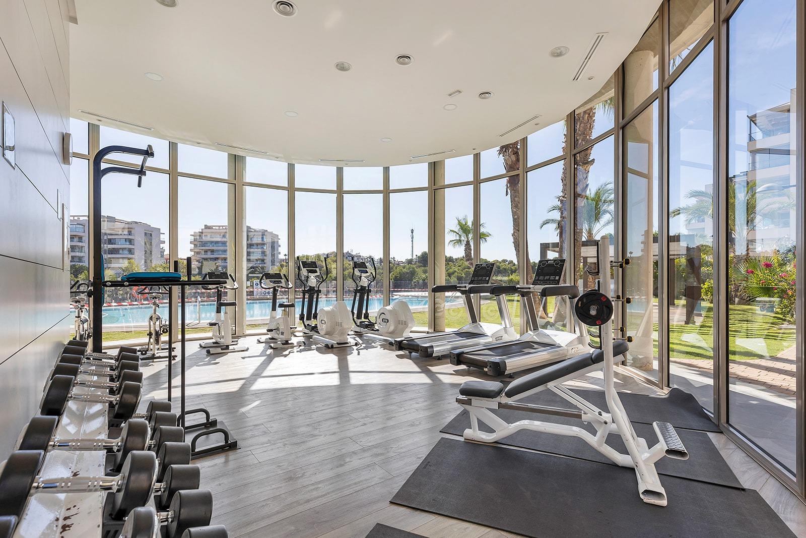 3-11-168 APARTAMENTO EN RESIDENCIAL GREEN HILS DE 2 DORM. 2 BAÑOS. PARKING INCLUIDO. PISCINA. GYM. SUPERFICIE 93 M2.