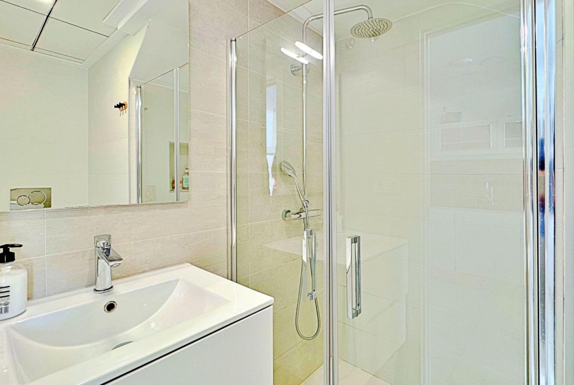 BUNGALOW EN LOS BALCONES CON ENORME SOLARIUM. 3 DORM. 3 BAÑOS. 113 M2 SUPERFICIE. PISCINA COMUNITARIA.