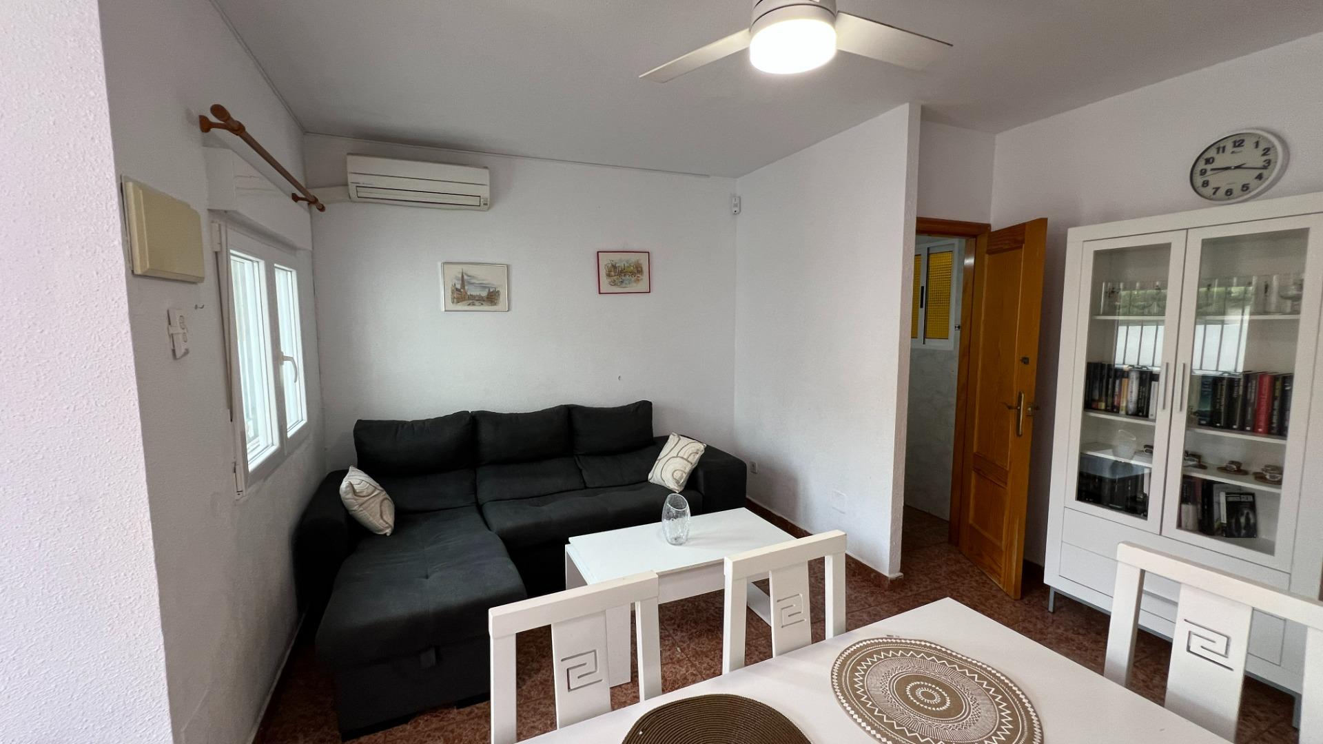 🏡 Your lakeside home with ☀️ solarium and 🌿 private garden in Torrevieja!