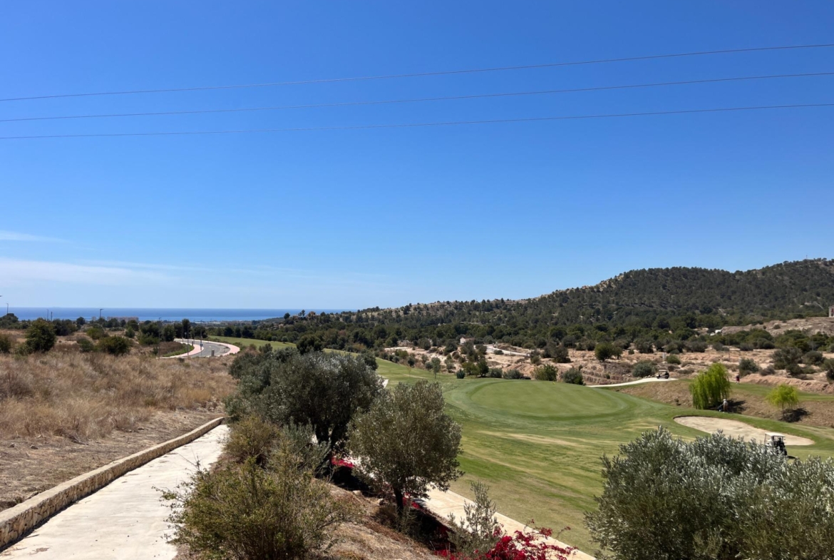 Parcela edificable junto a Puig Campana Golf