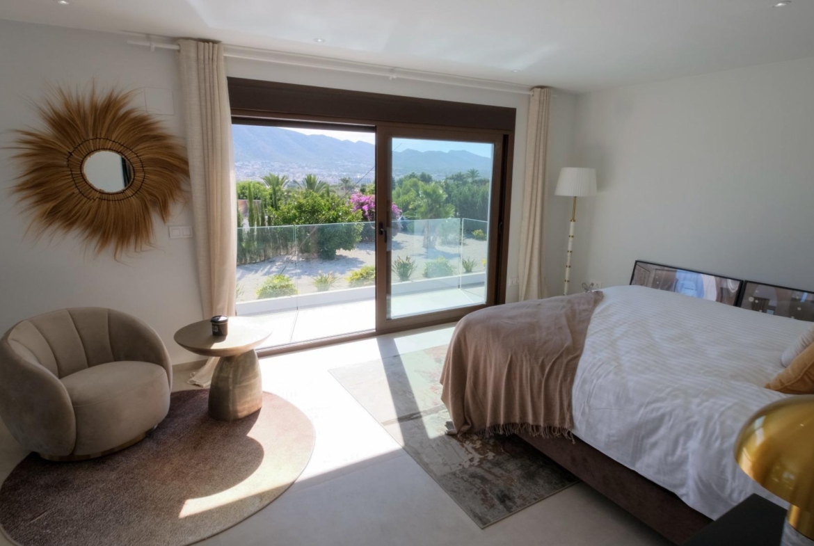 “Stunning Villa with scenic views to the sea and valle  in Altea”