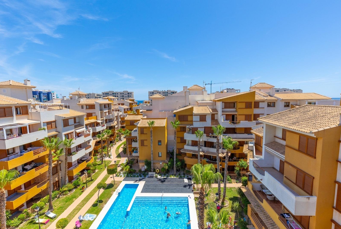 “LA RECOLETA” ATICO CON TRES TERRAZAS. GARAJE+TRASTERO. 2 DORM. 2 BAÑOS. 201 M2. PISCINAS.