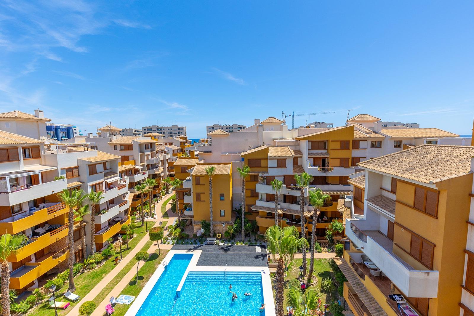 “LA RECOLETA” ATICO CON TRES TERRAZAS. GARAJE+TRASTERO. 2 DORM. 2 BAÑOS. 201 M2. PISCINAS.