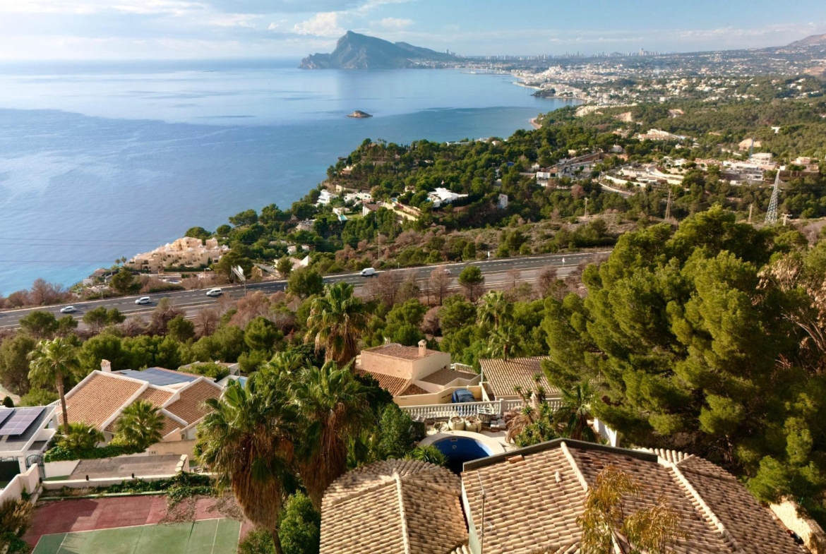 Mediterranean Luxury in Altea Hills: Exclusive Property with Spectacular Views and Unique Spaces