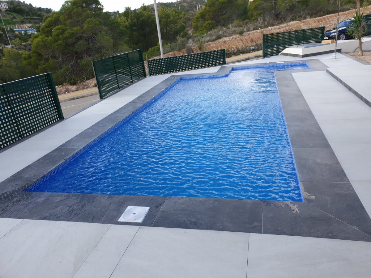 Budget villas with sea views in Finestrat