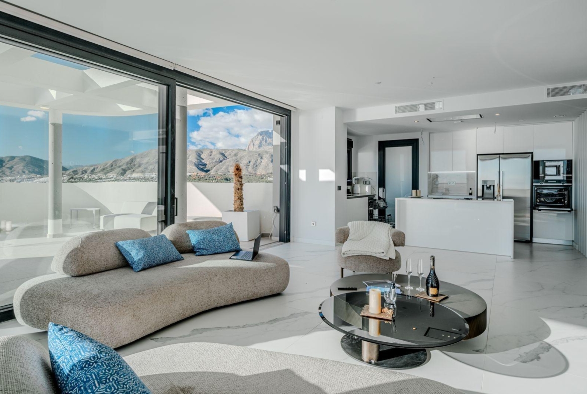 Premium Apartment at Sunset Cliffs – 29th Floor