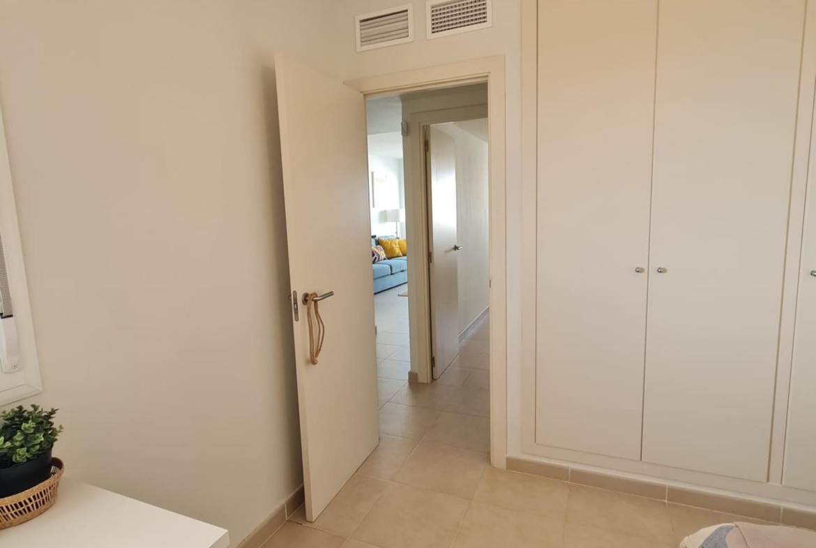 SEMINUEVO APARTAMENTO EN ORIHUELA COSTA DE 2 DORM. 2 BAÑOS. PARKING INCLUIDO. PISCINA COMUNITARIA.