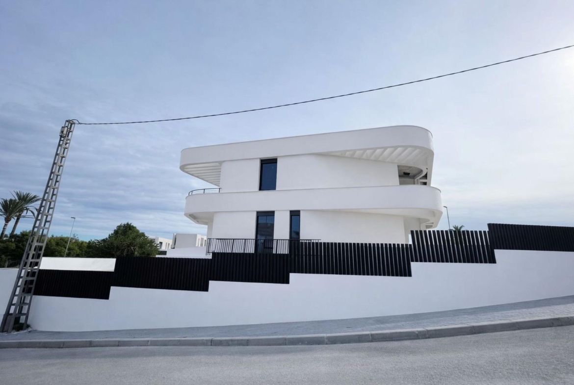 Exclusiva Vivienda Unifamiliar de Lujo en La Font – Entrega Prevista Septiembre 2025