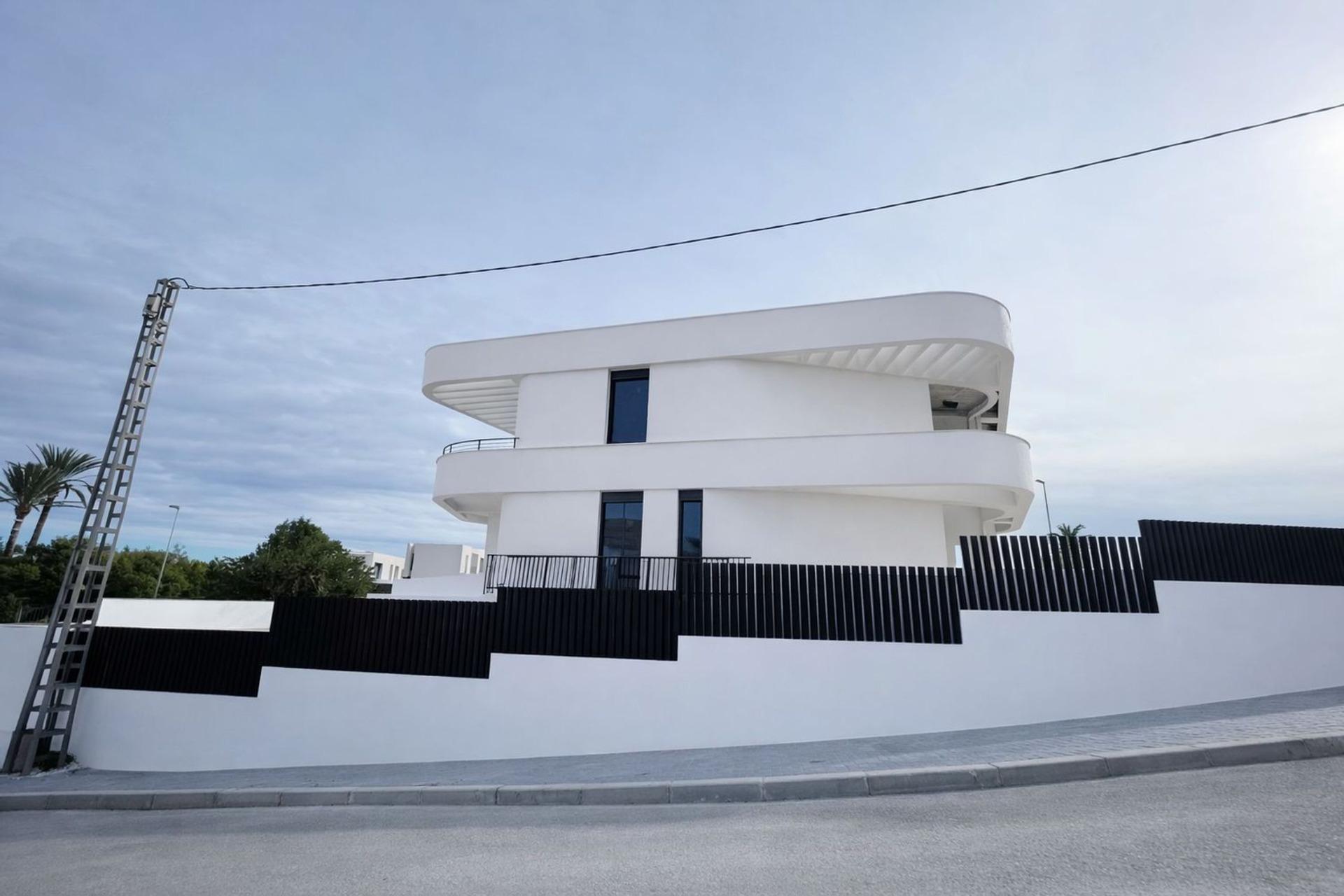 Exclusiva Vivienda Unifamiliar de Lujo en La Font – Entrega Prevista Septiembre 2025