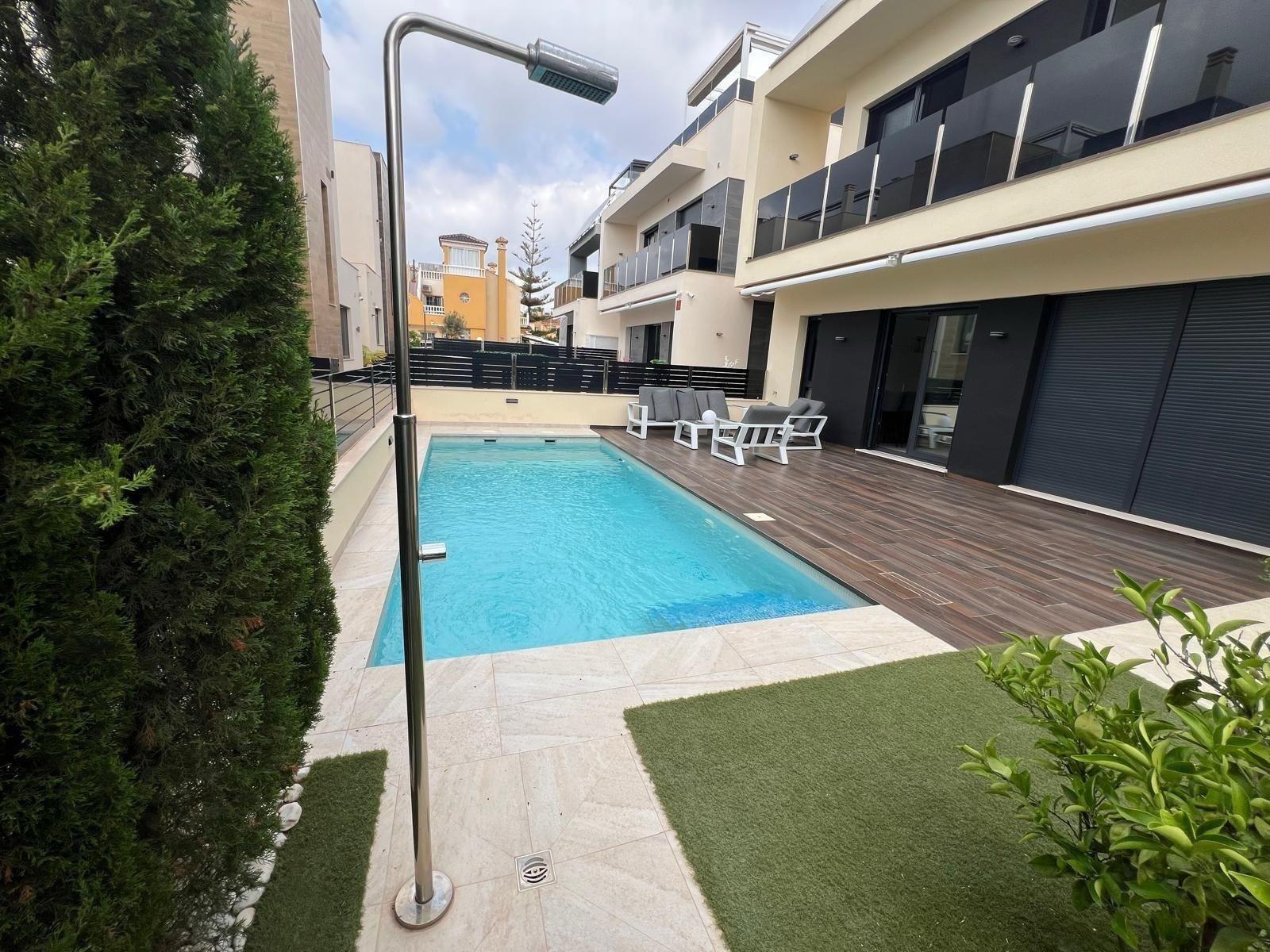 3-12-123 VILLA DE LUJO EN LOMAS DE CABO ROIG CON PISCINA PRIVADA Y PARCELA DE 200 M2. 3 DORM. 3 BAÑOS.