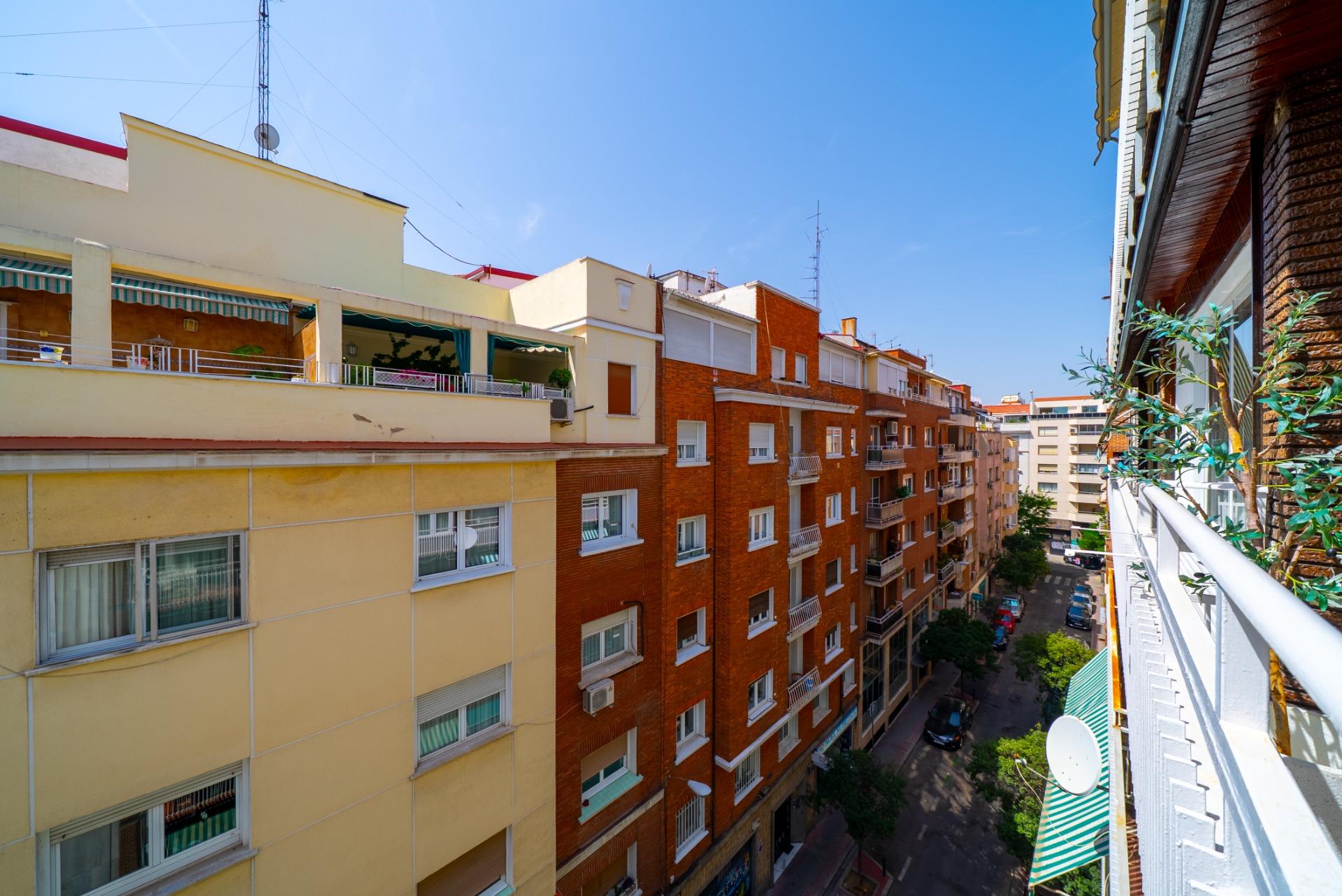 LUXURY HOUSING IN GOYA WITH PARKING SPACE