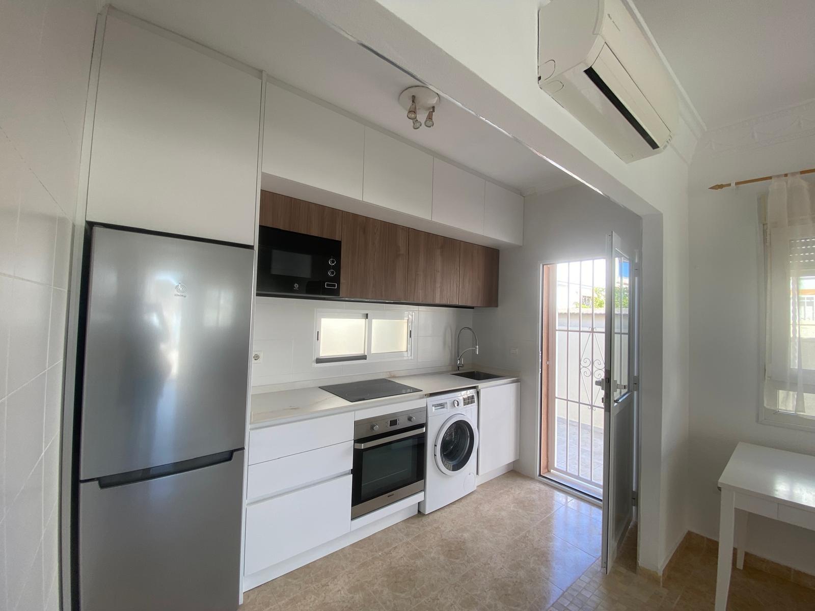 Detached chalet in Torrevieja (Torreblanca), just 300 meters from the sea.