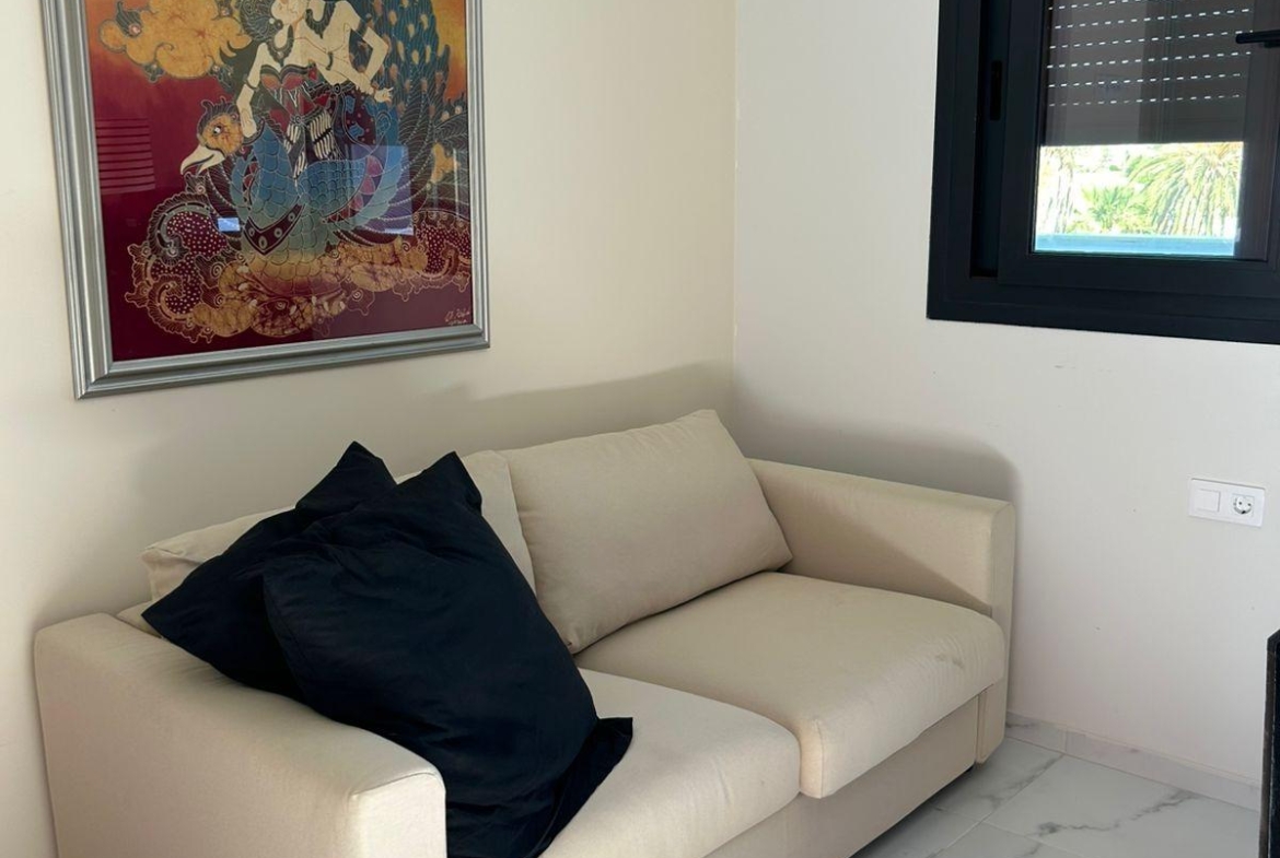 ÁTICO EN PLAYA FLAMENCA CON SOLARIUM PRIVADO. 2 DORM. 2 BAÑOS. 80 M2 DE SUPERFICIE. PISCINAS COMUN.