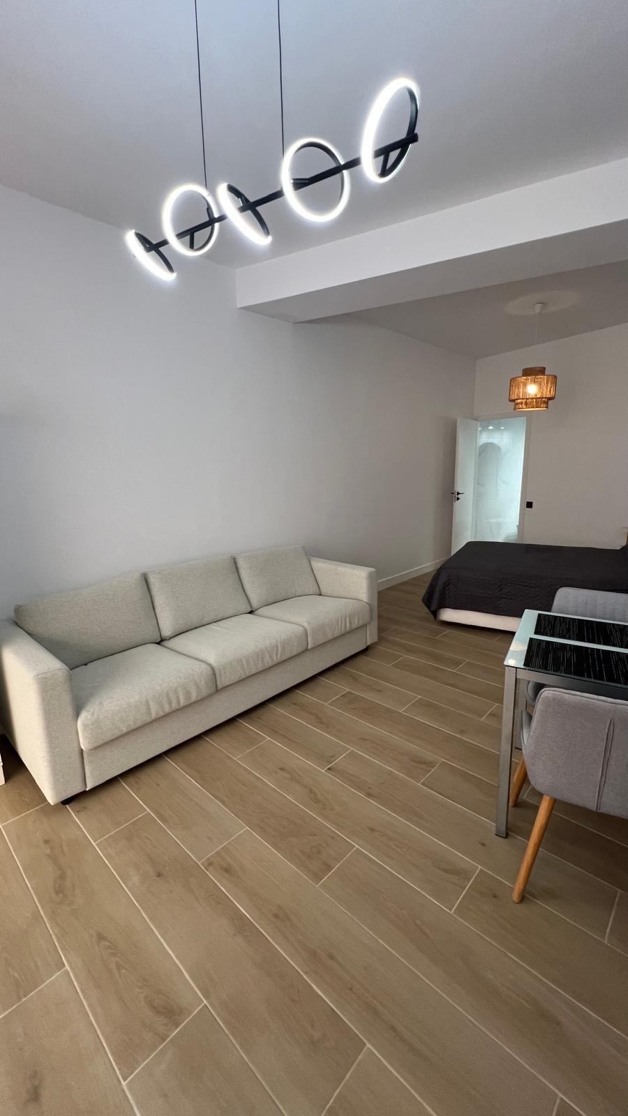 3-12-159 REFORMADO ESTUDIO A 300 METROS DE PLAYA LA MATA. CON SUPERFICIE 32 M2.