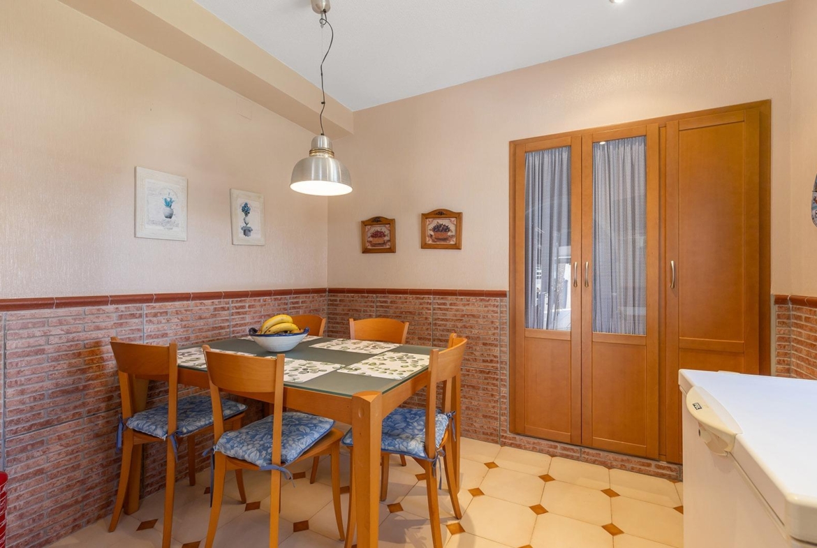 VILLA EN PUNTA PRIMA A 100 METROS DE PLAYA CON SUPERFICIE 212 M2. CON PARCELA DE 442 M2. CON PISCINA PRIVADA.
