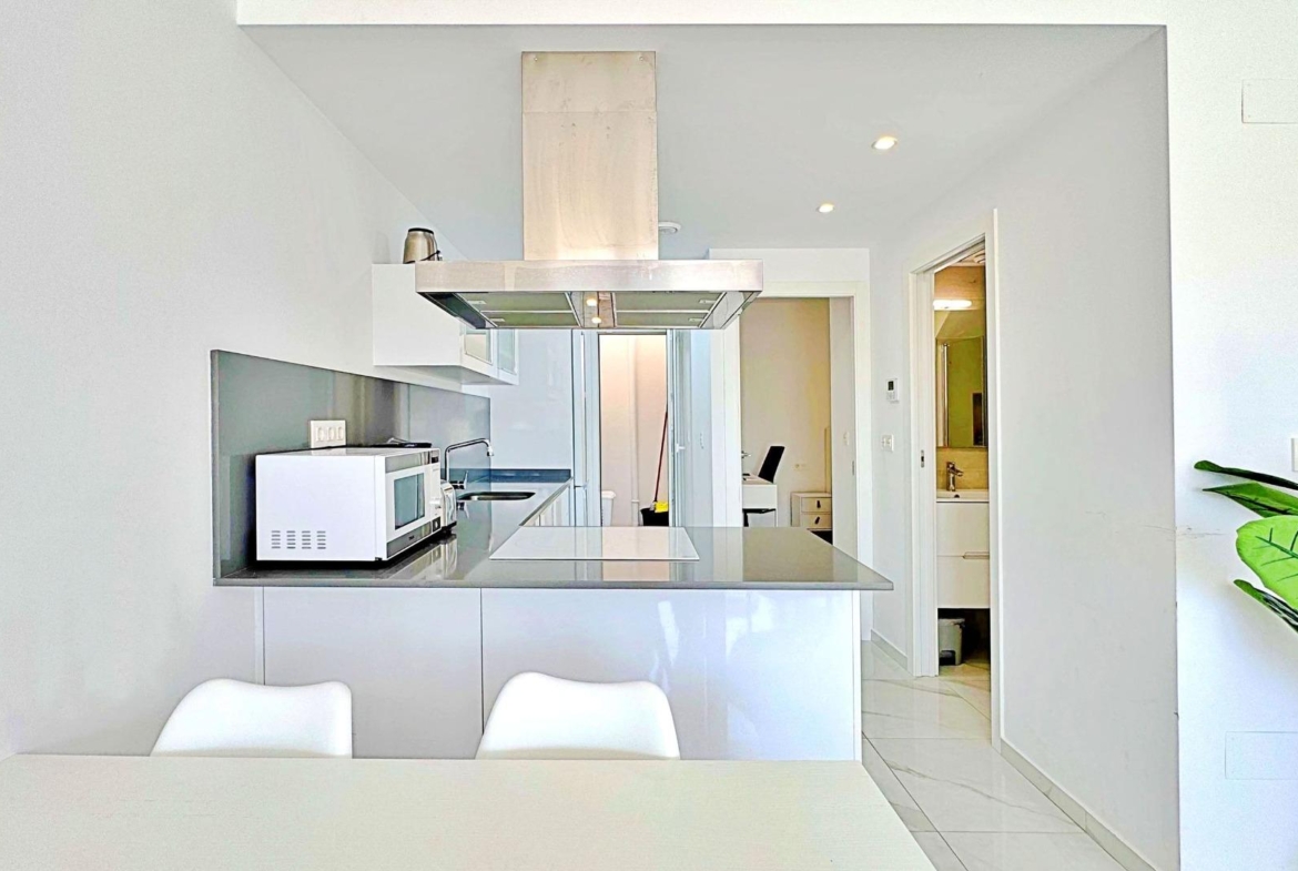 BUNGALOW EN LOS BALCONES CON ENORME SOLARIUM. 3 DORM. 3 BAÑOS. 113 M2 SUPERFICIE. PISCINA COMUNITARIA.