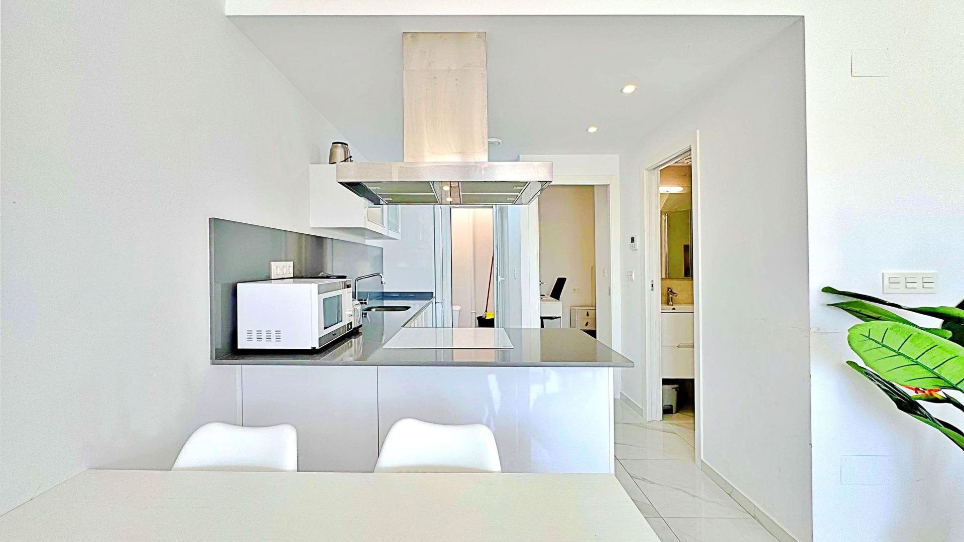 BUNGALOW EN LOS BALCONES CON ENORME SOLARIUM. 3 DORM. 3 BAÑOS. 113 M2 SUPERFICIE. PISCINA COMUNITARIA.