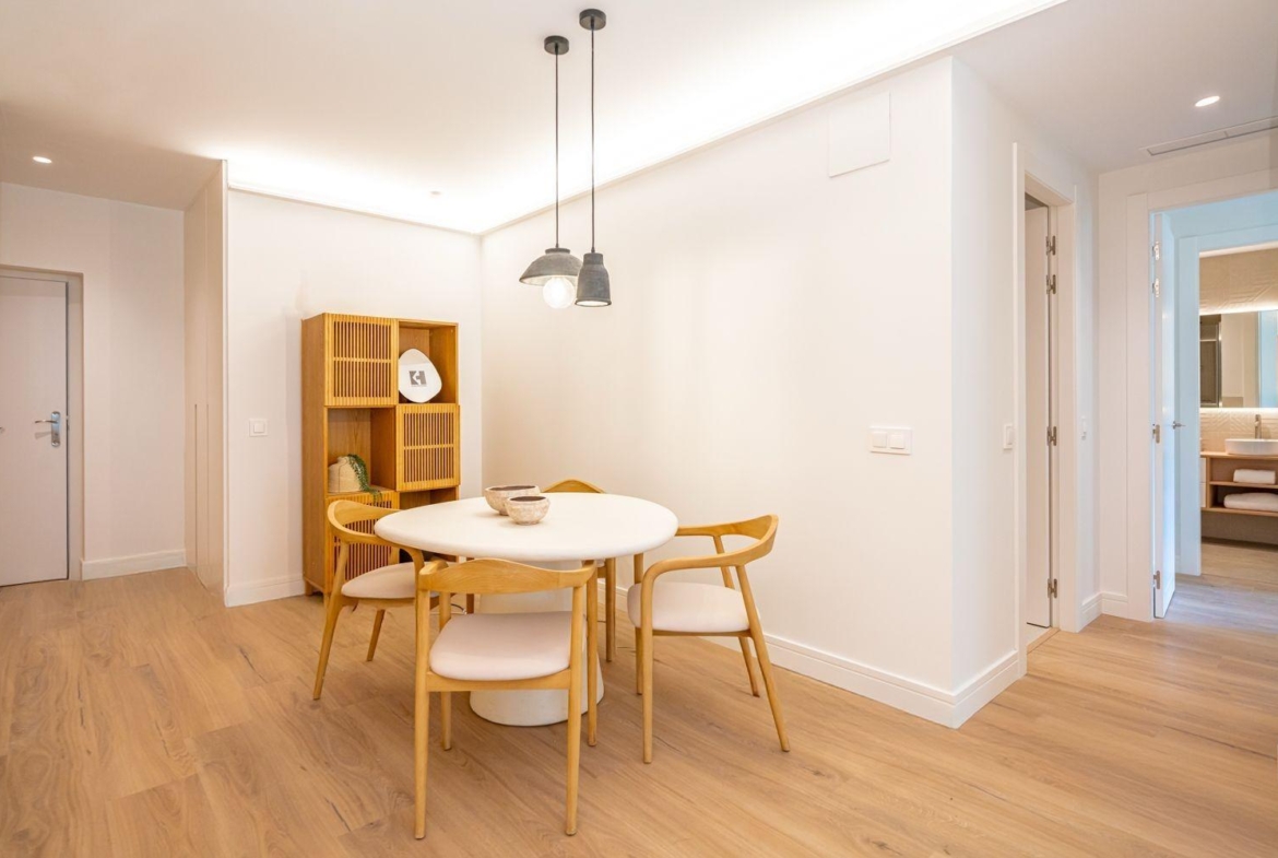 ELEGANT VOLLEDIG GERENOVEERD APPARTEMENT MET TERRAS IN ARAPILLES, MADRID