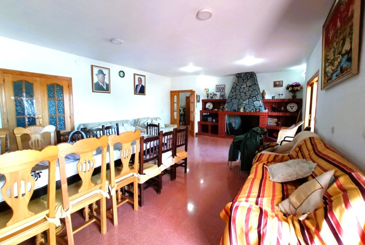 INDEPENDENT VILLA OF 500M2 – LAND OF 10,000M2 NEXT TO BONALBA – MUCHAMIEL