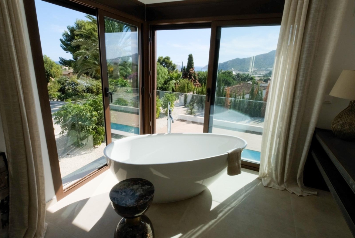 “Stunning Villa with scenic views to the sea and valle  in Altea”