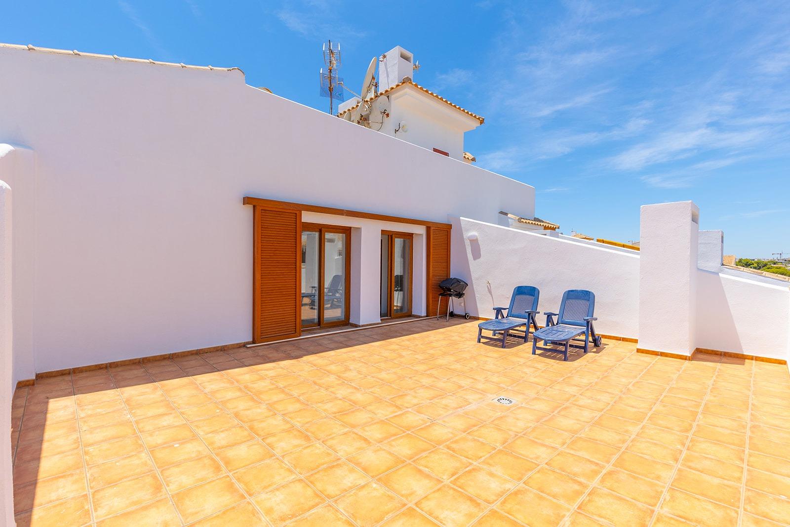 “LA RECOLETA” ATICO CON TRES TERRAZAS. GARAJE+TRASTERO. 2 DORM. 2 BAÑOS. 201 M2. PISCINAS.