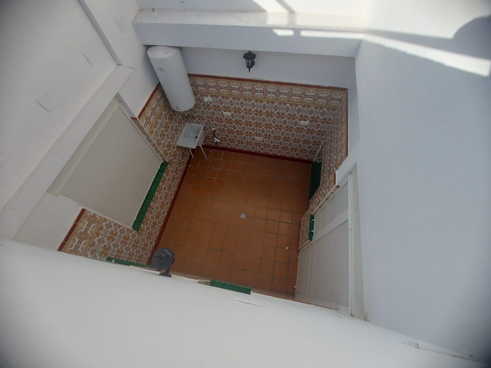 3-12-91 EDIFICIO EN ORIHUELA CIUDAD. 3 DORM. 2 BAÑOS. GARAJE. TRASTEROS