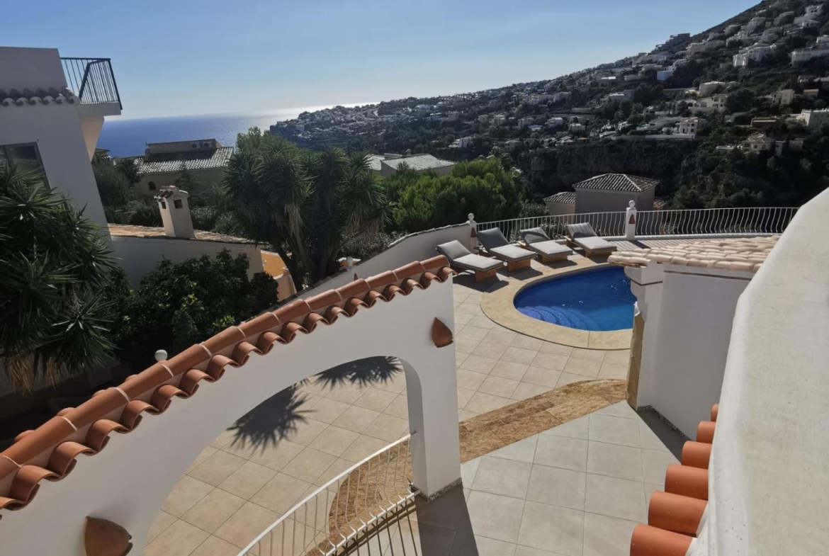 Villa with Sea Views in Cumbre del Sol 🏡🌊