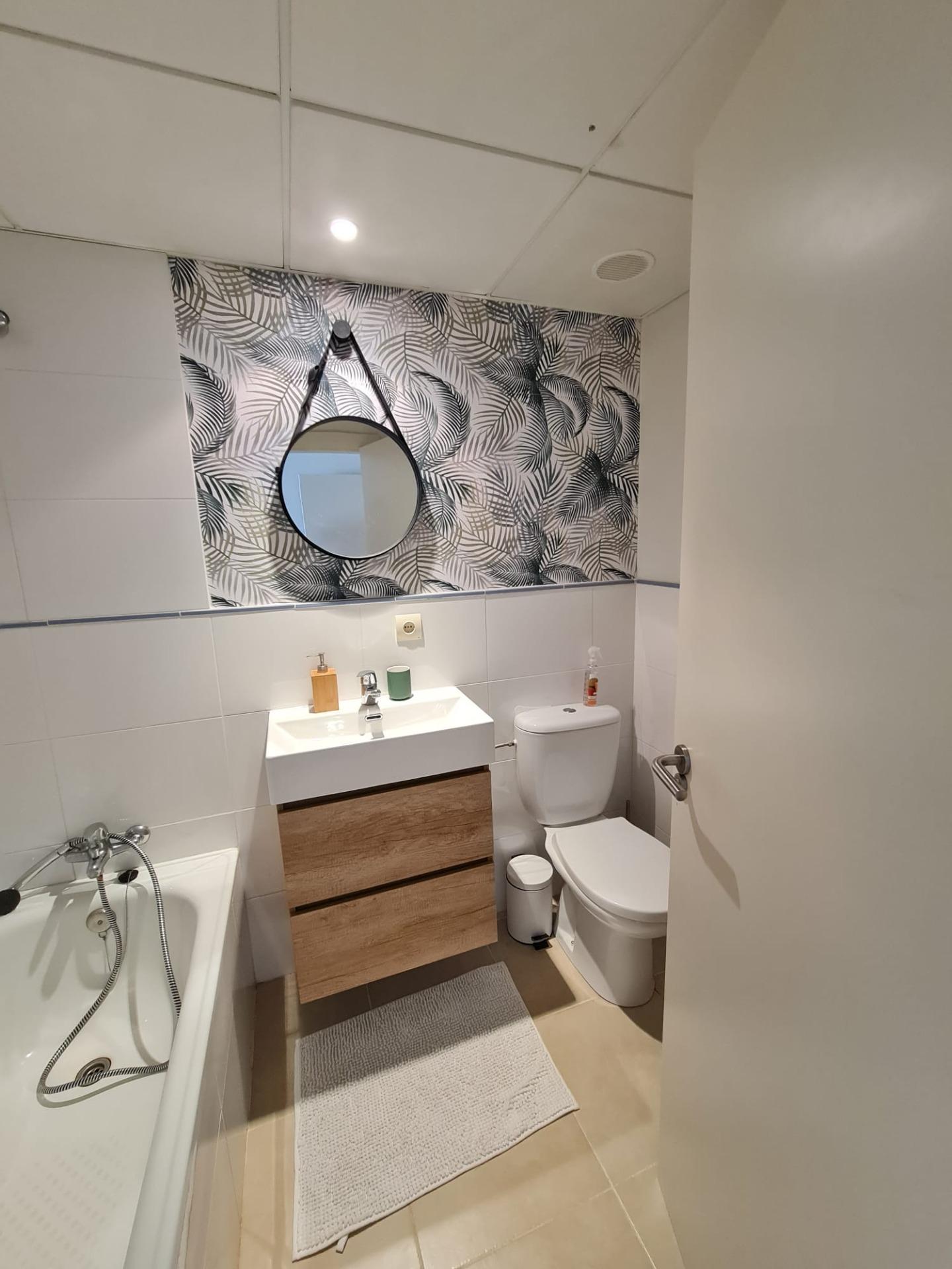 SEMINUEVO APARTAMENTO EN ORIHUELA COSTA DE 2 DORM. 2 BAÑOS. PARKING INCLUIDO. PISCINA COMUNITARIA.