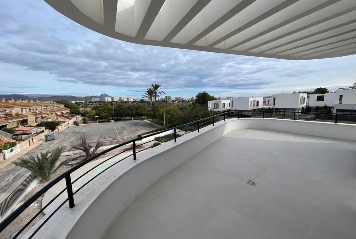 Exclusiva Vivienda Unifamiliar de Lujo en La Font – Entrega Prevista Septiembre 2025