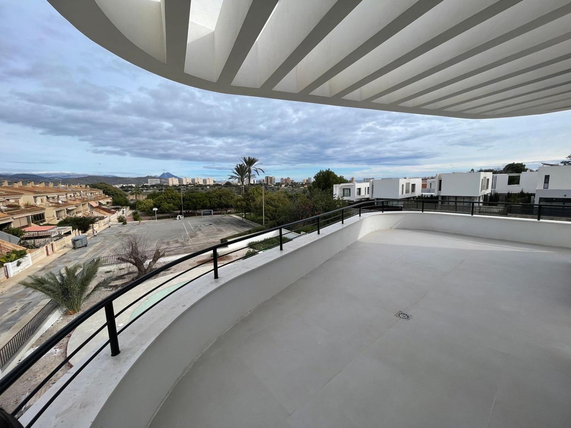 Exclusiva Vivienda Unifamiliar de Lujo en La Font – Entrega Prevista Septiembre 2025