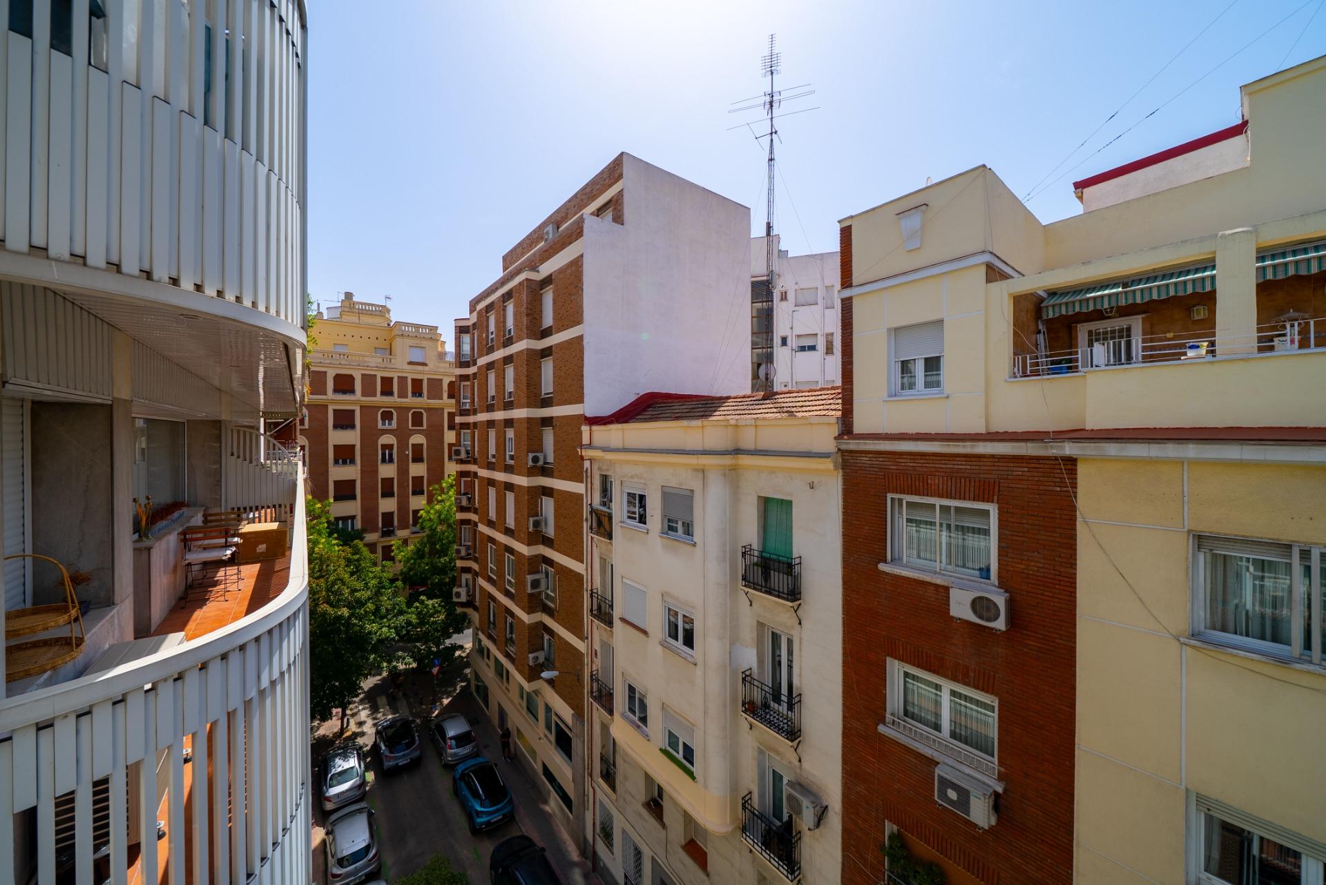 LUXURY HOUSING IN GOYA WITH PARKING SPACE