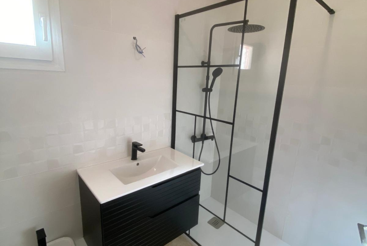 Detached chalet in Torrevieja (Torreblanca), just 300 meters from the sea.