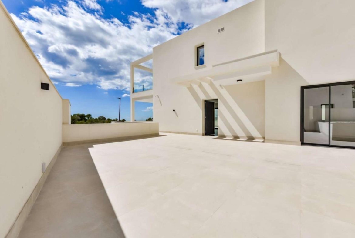 Nieuw gebouwde villa in Golf Bahía Luxe, ruimte en energie-efficiëntie