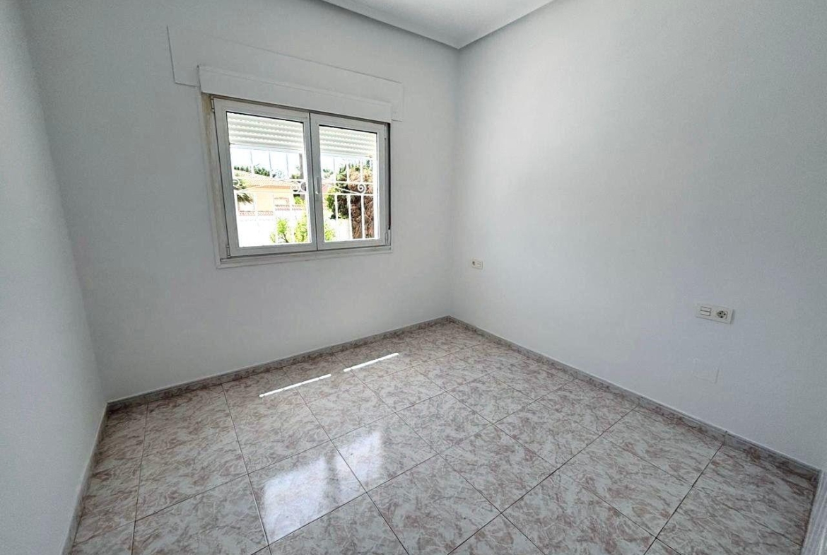 VILLA ESTILO MEDITERRANEO EN CIUDAD QUESADA CON PARCELA DE 500 M2 Y PROPIA PISCINA. 3 DORM. 2 BAÑOS. 110 M2 DE CASA.