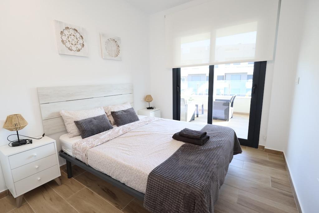 Modern & Move-In Ready Apartment in Villamartin