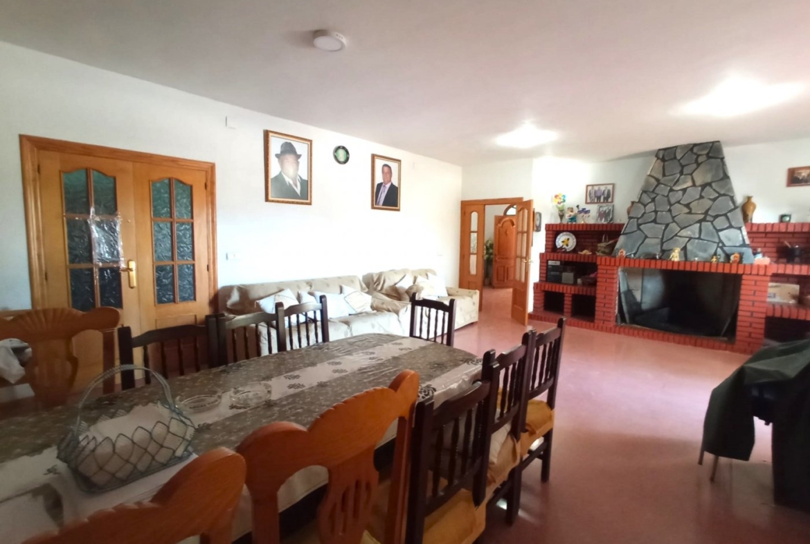 INDEPENDENT VILLA OF 500M2 – LAND OF 10,000M2 NEXT TO BONALBA – MUCHAMIEL