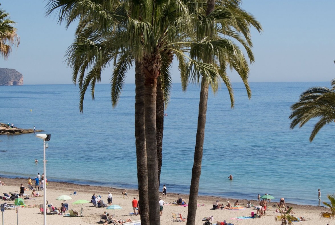 Apartamento de 2 dormitorios en primera línea de playa