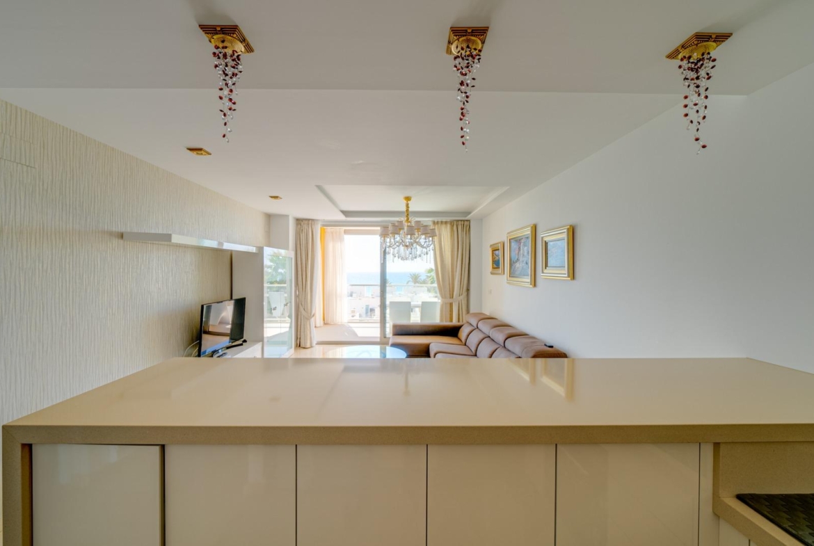 Magnificent apartment with stunning sea views