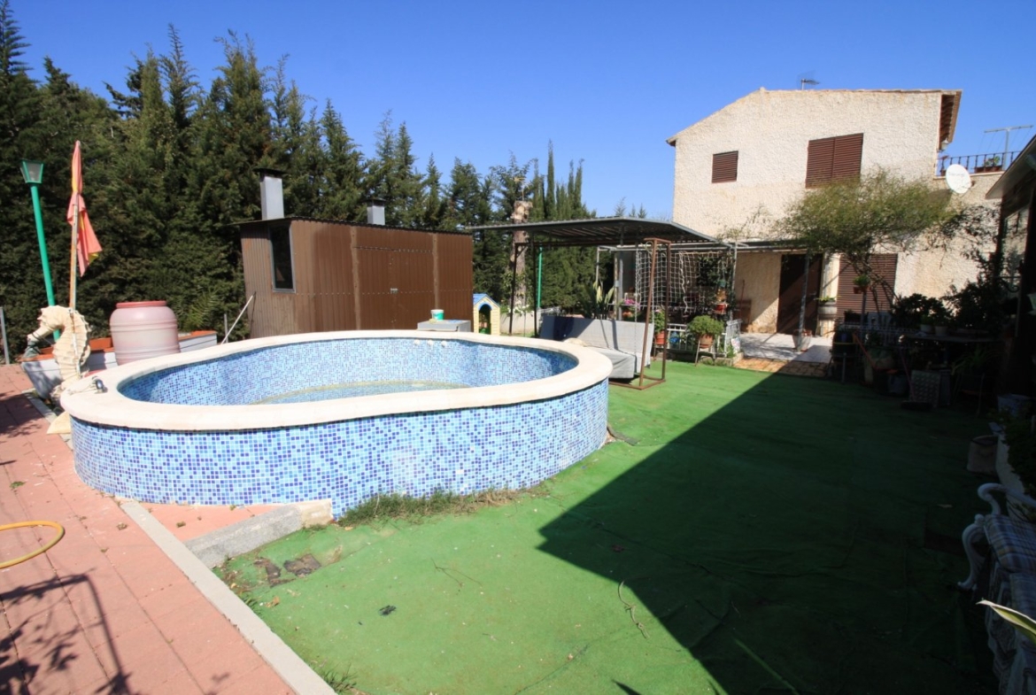 CAMPOAMOR, SPECTACULAR FINCA, 3500 M2  PLOT WITH 2 HOUSES, PRIVATE POOL, 2500 METERS FROM THE BEACH