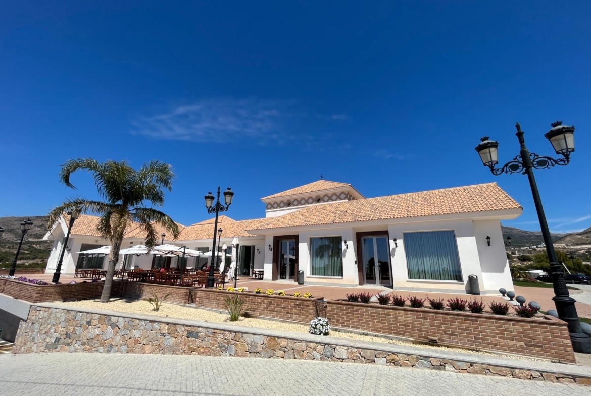 Parcela edificable junto a Puig Campana Golf