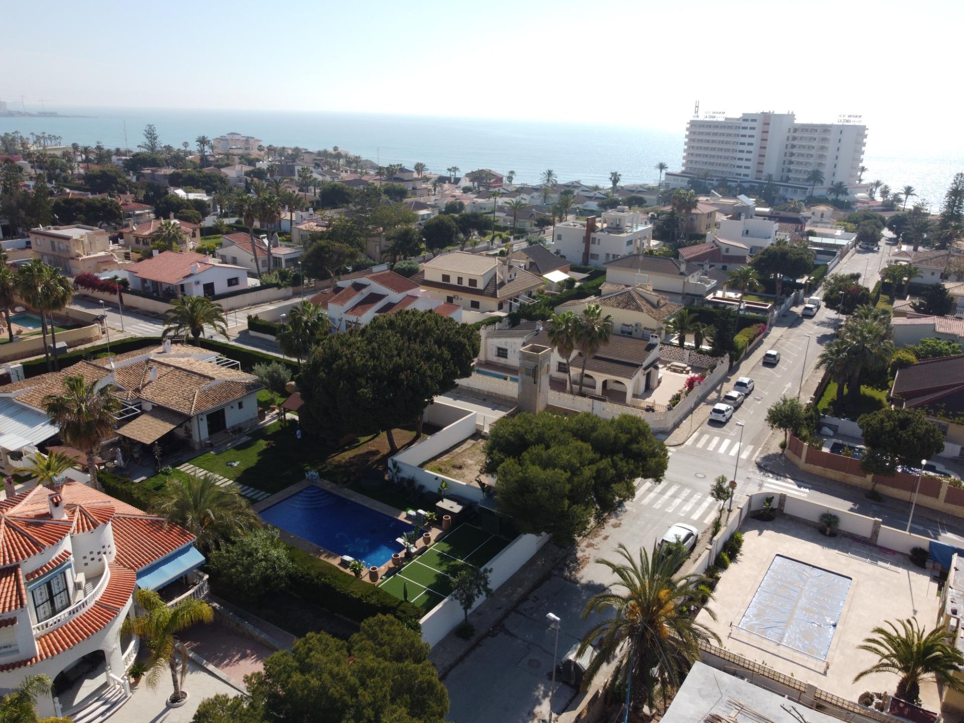 3-13-4 VILLA MYKONOS EN LA ZENIA! MODERNA VILLA DE LUJO DE OBRA NUEVA A SOLO 260 M DE LA PLAYA